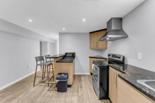 Spacious 6BR Getaway Sleeps 16 Yard and Parking - 2