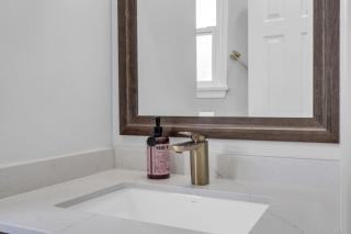 Spacious 6BR Getaway Sleeps 16 Yard and Parking - 1