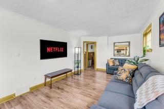 Cozy Home Short Walk to Falls Nintendo FirePit - 9