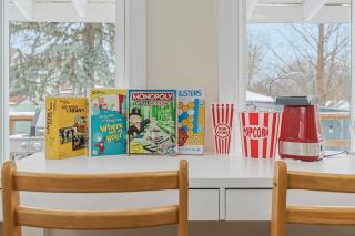 Cozy Home Short Walk to Falls Nintendo FirePit - 8