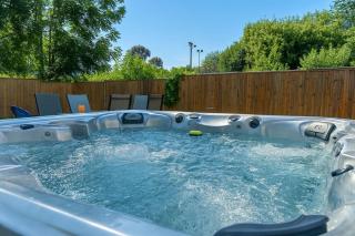 Sunshine Villa Closest BNB to Falls Hot Tub Oasis - 3