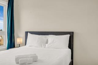 Stylish Niagara Falls Getaway with Rooftop City Views - 9