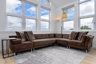 The Stirling Penthouse - Free Parking - 4