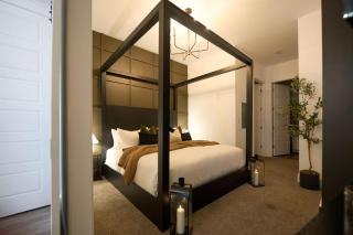 Minutes away from all main Attractions - 8