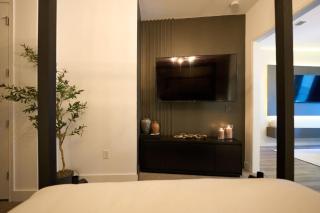 Minutes away from all main Attractions - 6