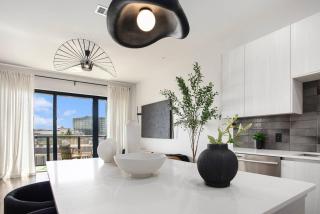 Modern Midtown King Suite with Rooftop Pool & Balcony - 6