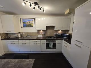 Modern Stirling Apartment - Free Parking - 8