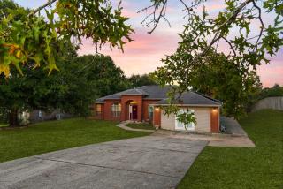 Crestview Family Home with Games and Porch - 2
