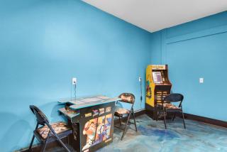 Crestview Family Home with Games and Porch - 4