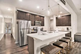 Family Vacation Destination-2 Car Garage-Sleeps 7 - 1