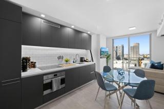 CAL KING BED Downtown Miami Free Parking Pool Gym - 7