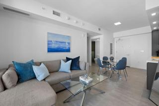 CAL KING BED Downtown Miami Free Parking Pool Gym - 6