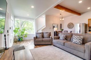 1 Mi to Dtwn Coos Bay Sleek Apt with Deck and Views! - 8