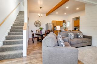 1 Mi to Dtwn Coos Bay Sleek Apt with Deck and Views! - 6