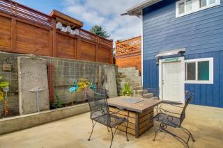 1 Mi to Dtwn Coos Bay Sleek Apt with Deck and Views! - 9