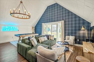 Long Pond Lakeside Kayaks Hot Tub Playground - 8