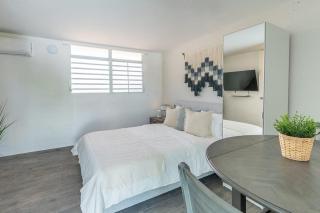 AQUA Terrazas Studio 5 - Oceanfront, Pool & Local Dining - 3