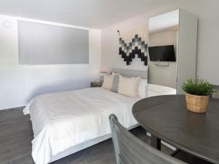 AQUA Terrazas Studio 5 - Oceanfront, Pool & Local Dining - 1