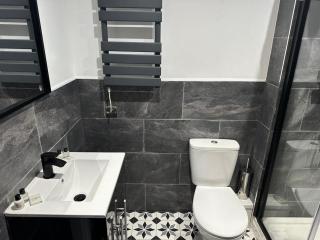 The Aurelia Apartments XI - King Studio Apartment - FREE Parking - 2