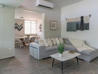 AQUA Terrazas 6&7 - 3BR Fun & Dining by the Beach with Pool - 1