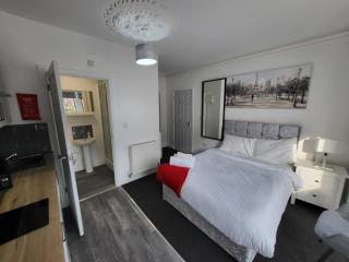 Fishpond Family Suite - 5