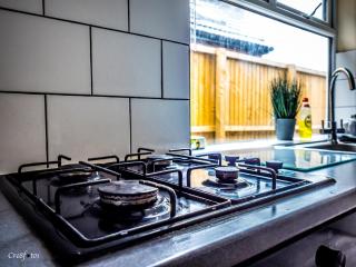 En-suite 6 Woodhouse, private bath, 2 kitchen - 4