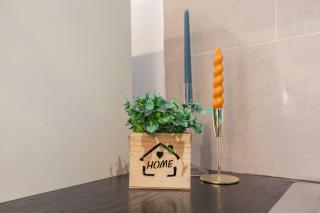 Stylish Apartment Parking Close to Birmingham Pool Table - 2