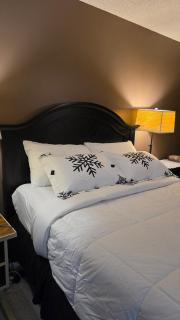 Master bedroom in a quiet and smoke-free home - 3