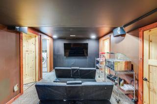 Detached Sauna, Movie Room! Relaxation in Muskegon - 6