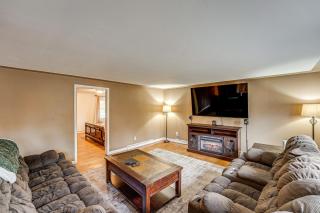 Detached Sauna, Movie Room! Relaxation in Muskegon - 3