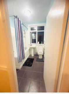 Spacious double room in Tottenham hale - 4