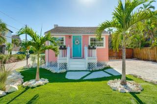 1 Block to Treasure Island Beach Pet-Friendly Gem - 8