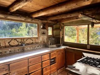 Cabaña de barro con Bosque, rio, arte y apicultura - 3