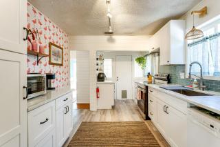 1 Block to Treasure Island Beach Pet-Friendly Gem - 1