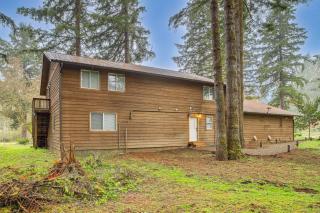 3 Acres! Spacious Waterfront Home in Amboy - 6