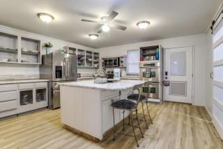 3 Acres! Spacious Waterfront Home in Amboy - 2