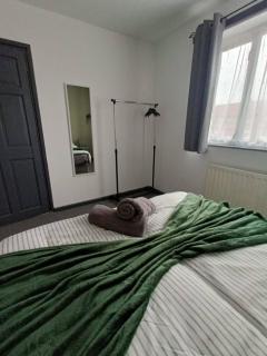 #72 Stylish 3 bedroom sleeps 7 Wigan House - 1