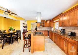 Breathtaking Chalk Sound Private Pool Sunset Villa - 3