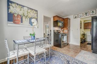 Steps to Downtown Eateries and Bars with Fire Pit - 6