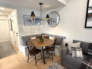 Duel King Suites-2Bed3Bath-2 FP's-HotTub-Old Town - 1