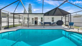 Coastal Flair-Walk To Beach-Heated Pool-Sleeps 8 - 5