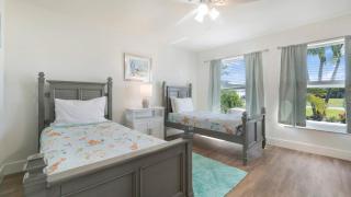 Coastal Flair-Walk To Beach-Heated Pool-Sleeps 8 - 1