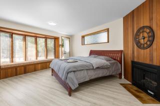 Spacious and bright large suite with independent access - 4