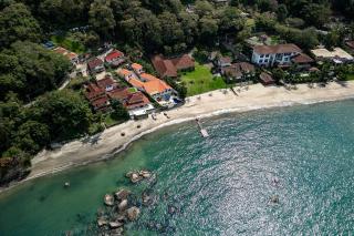 Angra dos Reis – Mombaça | Casa Beira-Mar com Piscina e 7 Suítes de Luxo - 0
