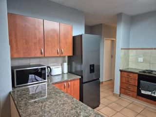 Mandy & Mos' Holiday Townhouse - 2