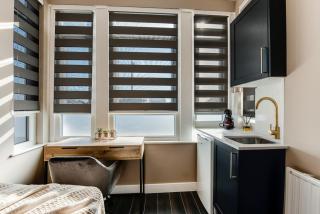 Stylish Studio Retreat in Ideal Location - 7