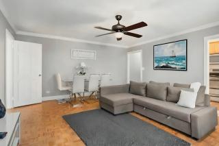 Sleek & Chic Downtown Comfort - 0