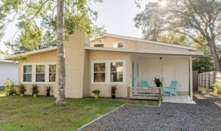 Charming 1960s Cottage, 5 Min Walk to Beach and Shops - 0