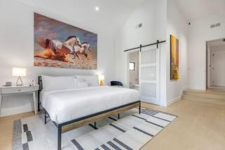 LA Luxury Villa Close to Melrose W Pool Sleep 8 - 8