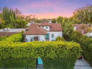 LA Luxury Villa Close to Melrose W Pool Sleep 8 - 7